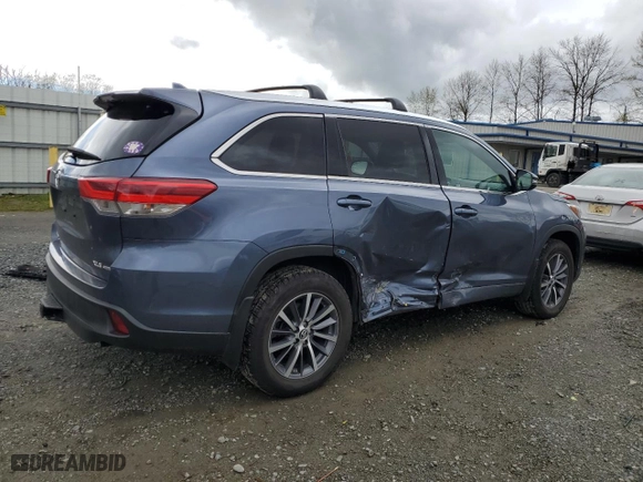 2018 Toyota Highlander SE with VIN 5TDJZRFH3JS808045, listed as a Copart auction lot 51647945 with 57,231 mi miles and Salvage Title. Bid and sale history available at carsss.com. Image 3.