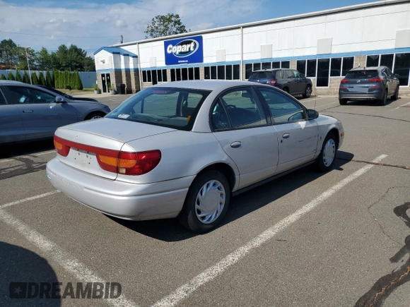 2000 Saturn SL z VIN 1G8ZK5279YZ252761, wystawiony jako Copart lot #63204475 z przebiegiem 80 646 mil mil oraz Czysty tytuł • Clean title. Historia ofert i sprzedaży dostępna na DreamBid. Obrazek 3.