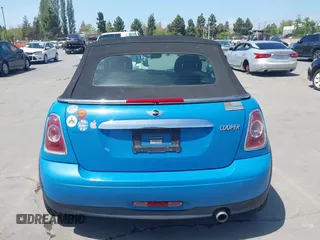 2014 MINI Convertible с VIN WMWZN3C55ET569656, выставлен на аукционе IAAI как лот 42105348 с пробегом 87 671 миль миль и . История ставок и продаж доступна на DreamBid. Изображение 16.