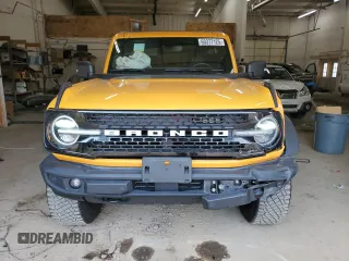 2022 Ford Bronco z VIN 1FMEE5DP6NLA78473, wystawiony jako Copart lot #60377125 z przebiegiem 36 566 mil mil oraz Szkoda całkowita • Salvage title. Historia ofert i sprzedaży dostępna na DreamBid. Obrazek 5.