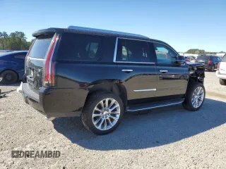 2019 Cadillac Escalade Luxury z VIN 1GYS4BKJ7KR249807, wystawiony jako Copart lot #46796805 z przebiegiem 102 476 mil mil oraz Szkody całkowita. Historia ofert i sprzedaży dostępna na DreamBid. Obrazek 3.