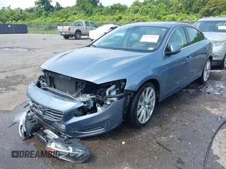 2017 Volvo S60 Inscription z VIN LYV402TK5HB196218, wystawiony jako IAAI lot #42330936 z przebiegiem 111 608 mil mil oraz . Historia ofert i sprzedaży dostępna na DreamBid. Obrazek 18.