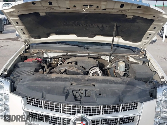 2011 Cadillac Escalade ESV Platinum z VIN 1GYS3KEF2BR134431, wystawiony jako IAAI lot #42238533 z przebiegiem 192 782 mil mil oraz . Historia ofert i sprzedaży dostępna na DreamBid. Obrazek 10.
