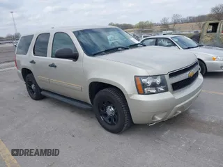 2013 Chevrolet Tahoe Commercial z VIN 1GNLC2E07DR266441, wystawiony jako IAAI lot #42062162 z przebiegiem 133 321 mil mil oraz . Historia ofert i sprzedaży dostępna na DreamBid. Obrazek 1.