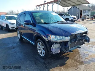2010 Mitsubishi Outlander GT with VIN JA4JT5AX3AZ015815, listed as a IAAI auction lot 41517180 with 122,020 mi miles. Bid and sale history available at carsss.com. Image 1.