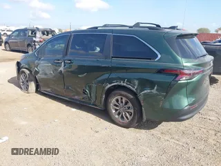 2025 Toyota Sienna LE z VIN 5TDKRKEC2SS233830, wystawiony jako IAAI lot #42012062 z przebiegiem 2 451 mil mil oraz . Historia ofert i sprzedaży dostępna na DreamBid. Obrazek 3.