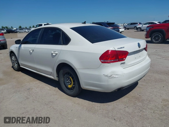 2015 Volkswagen Passat Limited Edition Edition z VIN 1VWAT7A32FC056264, wystawiony jako IAAI lot #42320310 z przebiegiem 155 212 mil mil oraz . Historia ofert i sprzedaży dostępna na DreamBid. Obrazek 3.