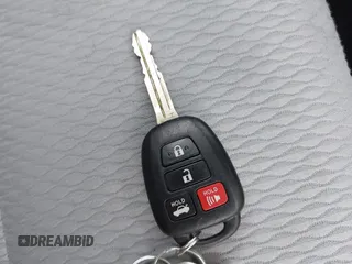 2016 Toyota Corolla L z VIN 5YFBURHE1GP462682, wystawiony jako IAAI lot #42440995 z przebiegiem 105 977 mil mil oraz . Historia ofert i sprzedaży dostępna na DreamBid. Obrazek 11.