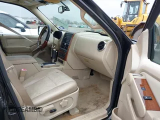 2006 Ford Explorer Eddie Bauer с VIN 1FMEU648X6UB42219, выставлен на аукционе IAAI как лот 41549910 с пробегом Не указан миль и . История ставок и продаж доступна на DreamBid. Изображение 5.
