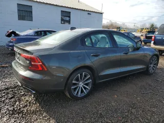 2021 Volvo S60 Momentum with VIN 7JR102TZ4MG113460, listed as a Copart auction lot 40216034 with 20,880 mi miles. Bid and sale history available at carsss.com. Image 3.