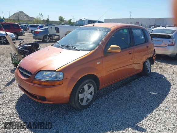 2007 Chevrolet Aveo LS z VIN KL1TD66697B746324, wystawiony jako IAAI lot #40257318 z przebiegiem 144 789 mil mil oraz . Historia ofert i sprzedaży dostępna na DreamBid. Obrazek 2.