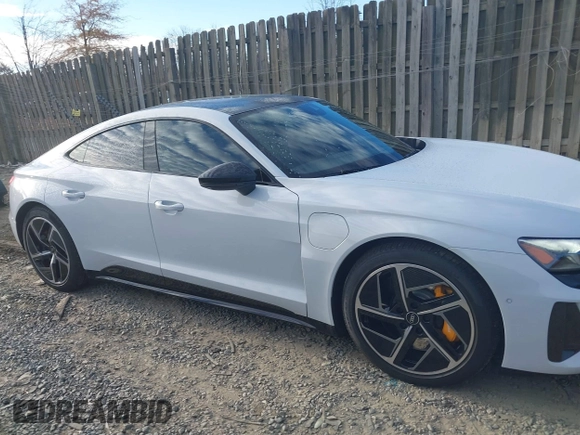 2023 Audi RS e-tron GT z VIN WAUBHBFW5P7903655, wystawiony jako IAAI lot #40952092 z przebiegiem 8 959 mil mil oraz . Historia ofert i sprzedaży dostępna na DreamBid. Obrazek 13.