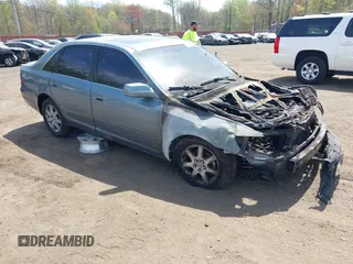 2000 Toyota Avalon XL z VIN 4T1BF28B1YU018225, wystawiony jako IAAI lot #42125483 z przebiegiem 340 207 mil mil oraz . Historia ofert i sprzedaży dostępna na DreamBid. Obrazek 1.