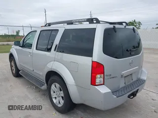 2006 Nissan Pathfinder SE z VIN 5N1AR18UX6C615746, wystawiony jako IAAI lot #42200595 z przebiegiem 186 998 mil mil oraz . Historia ofert i sprzedaży dostępna na DreamBid. Obrazek 3.