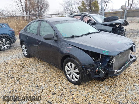 2015 Chevrolet Cruze LS z VIN 1G1PA5SH0F7274058, wystawiony jako IAAI lot #41735357 z przebiegiem 118 993 mil mil oraz . Historia ofert i sprzedaży dostępna na DreamBid. Obrazek 1.
