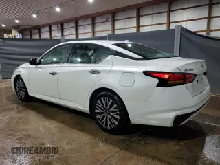 2023 Nissan Altima SV z VIN 1N4BL4DV2PN368115, wystawiony jako Copart lot #61805565 z przebiegiem 54 043 mil mil oraz Czysty tytuł • Clean title. Historia ofert i sprzedaży dostępna na DreamBid. Obrazek 2.