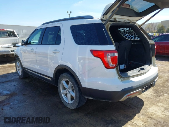 2017 Ford Explorer XLT with VIN 1FM5K7D86HGD86527, listed as a IAAI auction lot 41769032 with 105,619 mi miles and . Bid and sale history available at carsss.com. Image 3.