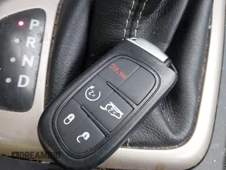 2016 Jeep Cherokee Limited с VIN 1C4PJLDB4GW244007, выставлен на аукционе IAAI как лот 41607427 с пробегом 68 846 миль миль и . История ставок и продаж доступна на DreamBid. Изображение 11.