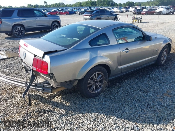 2009 Ford Mustang with VIN 1ZVHT80N495114004, listed as a IAAI auction lot 42518913 with 184,030 mi miles and . Bid and sale history available at DreamBid. Image 4.