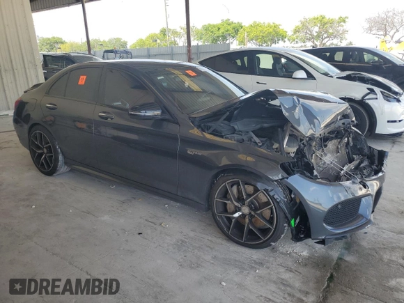2016 Mercedes-Benz C 450 AMG z VIN 55SWF6EB8GU116241, wystawiony jako Copart lot #56943085 z przebiegiem 106 307 mil mil oraz Szkoda całkowita • Salvage title. Historia ofert i sprzedaży dostępna na DreamBid. Obrazek 4.