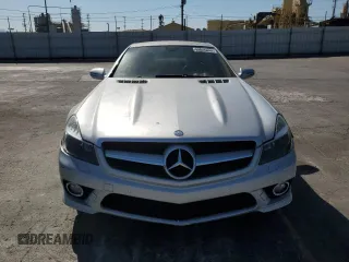 2009 Mercedes-Benz SL 550 z VIN WDBSK71F09F143733, wystawiony jako Copart lot #69045444 z przebiegiem 114 251 mil mil oraz Szkoda całkowita • Salvage title. Historia ofert i sprzedaży dostępna na DreamBid. Obrazek 5.