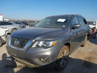 2018 Nissan Pathfinder S z VIN 5N1DR2MM5JC673071, wystawiony jako IAAI lot #41653944 z przebiegiem 120 261 mil mil oraz . Historia ofert i sprzedaży dostępna na DreamBid. Obrazek 2.