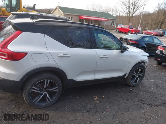 2021 Volvo XC40 R-Design with VIN YV4162UM6M2402320, listed as a IAAI auction lot 41849873 with 78,526 mi miles and . Bid and sale history available at carsss.com. Image 13.