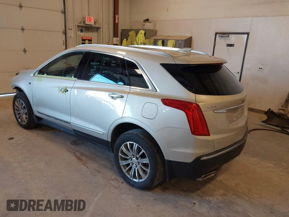 2017 Cadillac XT5 Luxury AWD z VIN 1GYKNDRS1HZ160606, wystawiony jako IAAI lot #41990425 z przebiegiem 130 822 mil mil oraz . Historia ofert i sprzedaży dostępna na DreamBid. Obrazek 3.