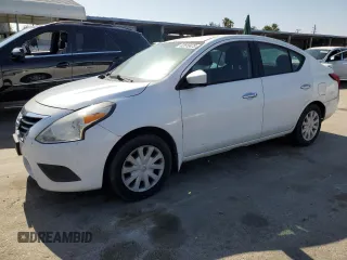 2015 Nissan Versa SV with VIN 3N1CN7AP1FL842752, listed as a Copart auction lot 62610475 with 140,392 mi miles and Salvage title. Bid and sale history available at DreamBid. Image 1.