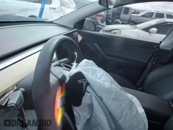 2020 Tesla Model Y Long Range with VIN 5YJYGDEE1LF009967, listed as a Copart auction lot 49920385 with Not Provided miles and Salvage Title. Bid and sale history available at DreamBid. Image 9.
