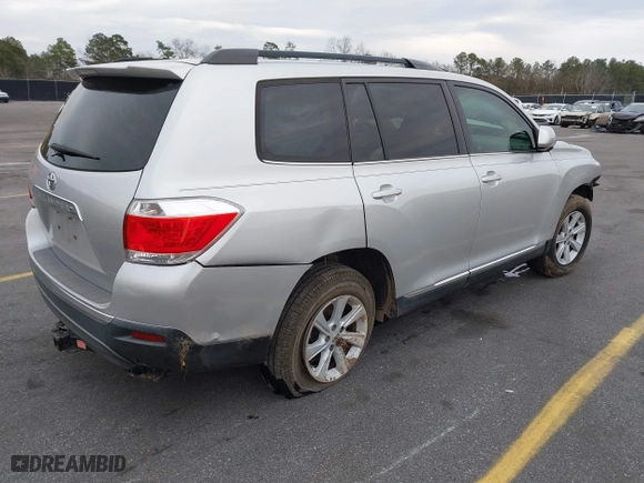 2013 Toyota Highlander with VIN 5TDZK3EH0DS111944, listed as a IAAI auction lot 41399844 with 54,696 mi miles. Bid and sale history available at carsss.com. Image 4.
