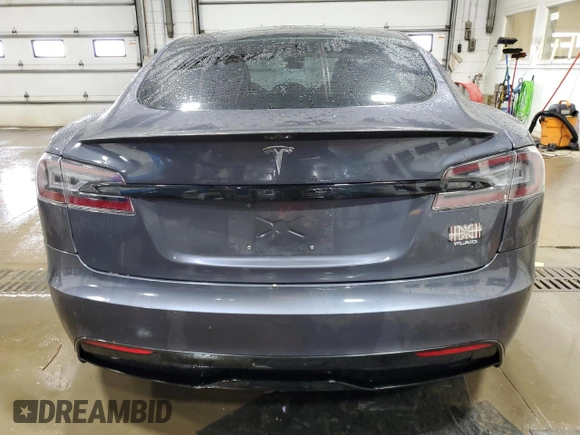2022 Tesla Model S Plaid z VIN 5YJSA1E64NF460280, wystawiony jako Copart lot #60063745 z przebiegiem 42 387 mil mil oraz Szkoda całkowita • Salvage title. Historia ofert i sprzedaży dostępna na DreamBid. Obrazek 6.