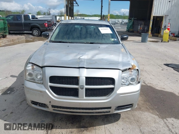 2005 Dodge Magnum SXT z VIN 2D4GZ48V358579406, wystawiony jako IAAI lot #42198627 z przebiegiem 264 473 mil mil oraz . Historia ofert i sprzedaży dostępna na DreamBid. Obrazek 12.