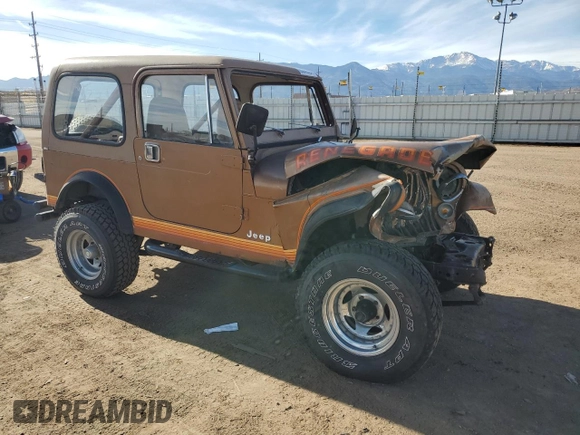 1985 Jeep CJ z VIN 1JCCF87EXFT023013, wystawiony jako Copart lot #85342064 z przebiegiem 152 151 mil mil oraz Czysty tytuł • Clean title. Historia ofert i sprzedaży dostępna na DreamBid. Obrazek 4.