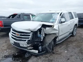 2019 Cadillac Escalade Luxury z VIN 1GYS4BKJ1KR301383, wystawiony jako IAAI lot #42205536 z przebiegiem 52 580 mil mil oraz . Historia ofert i sprzedaży dostępna na DreamBid. Obrazek 2.