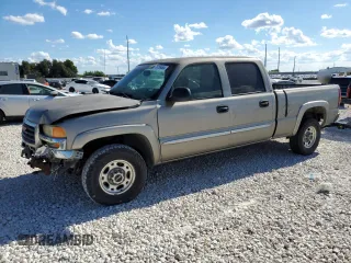 2003 GMC Sierra 1500HD SLE z VIN 1GTGC13U43F146395, wystawiony jako Copart lot #70795454 z przebiegiem 303 653 mil mil oraz Szkody całkowita. Historia ofert i sprzedaży dostępna na DreamBid. Obrazek 1.