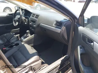 2013 Volkswagen Jetta SE z VIN 3VWDX7AJ8DM256805, wystawiony jako IAAI lot #42457900 z przebiegiem 236 442 mil mil oraz . Historia ofert i sprzedaży dostępna na DreamBid. Obrazek 5.