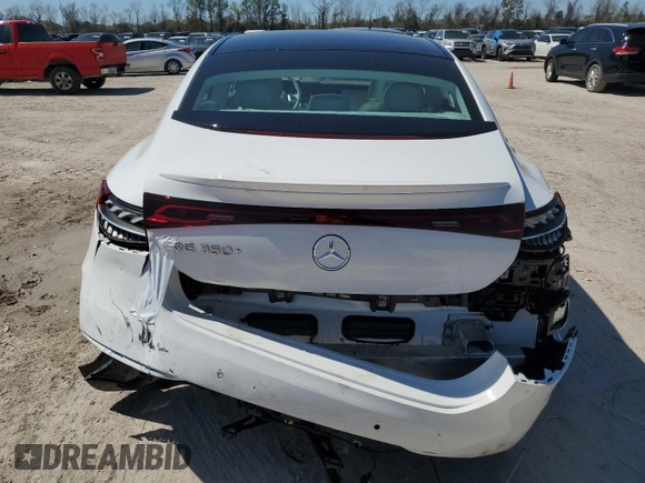 2024 Mercedes-Benz EQE 350+ z VIN W1KEG2BB4RF060472, wystawiony jako Copart lot #48730115 z przebiegiem 1 090 mil mil oraz Szkoda całkowita • Salvage title. Historia ofert i sprzedaży dostępna na DreamBid. Obrazek 6.