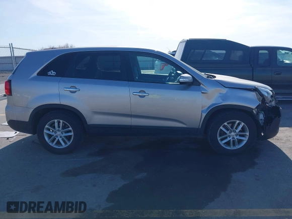 2014 Kia Sorento LX z VIN 5XYKT3A67EG467311, wystawiony jako IAAI lot #42226234 z przebiegiem 220 422 mil mil oraz . Historia ofert i sprzedaży dostępna na DreamBid. Obrazek 13.