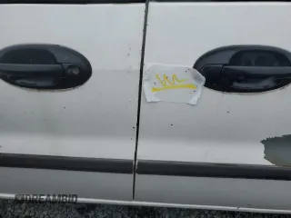 2000 Ford Windstar LX z VIN 2FMZA5149YBB33171, wystawiony jako Copart lot #75043374 z przebiegiem 116 126 mil mil oraz Szkoda całkowita • Salvage title. Historia ofert i sprzedaży dostępna na DreamBid. Obrazek 13.