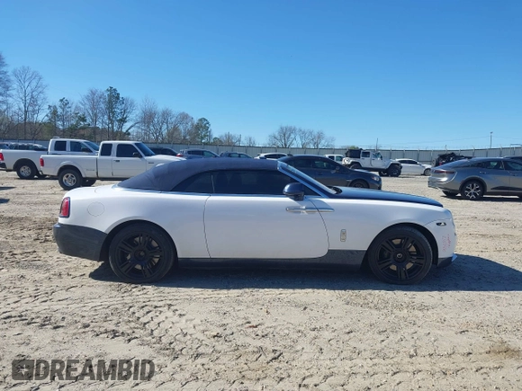 2018 Rolls-Royce Dawn z VIN SCA666D52JU115704, wystawiony jako IAAI lot #41816328 z przebiegiem 41 305 mil mil oraz . Historia ofert i sprzedaży dostępna na DreamBid. Obrazek 14.