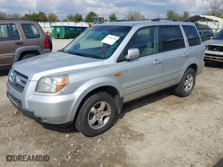 2008 Honda Pilot SE with VIN 5FNYF28398B020868, listed as a IAAI auction lot 41789338 with 286,261 mi miles. Bid and sale history available at carsss.com. Image 2.
