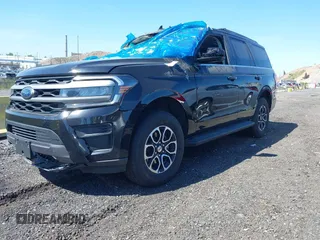 2024 Ford Expedition XLT z VIN 1FMJU1J84REA35560, wystawiony jako IAAI lot #42266211 z przebiegiem 21 950 mil mil oraz . Historia ofert i sprzedaży dostępna na DreamBid. Obrazek 19.