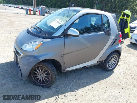 2013 Smart fortwo Pure с VIN WMEEJ3BA5DK622812, выставлен на аукционе IAAI как лот 42356026 с пробегом 64 983 миль миль и . История ставок и продаж доступна на DreamBid. Изображение 17.