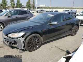 2014 Tesla Model S 60 z VIN 5YJSA1H16EFP55557, wystawiony jako Copart lot #47774234 z przebiegiem 129 945 mil mil oraz Szkoda całkowita • Salvage title. Historia ofert i sprzedaży dostępna na DreamBid. Obrazek 1.