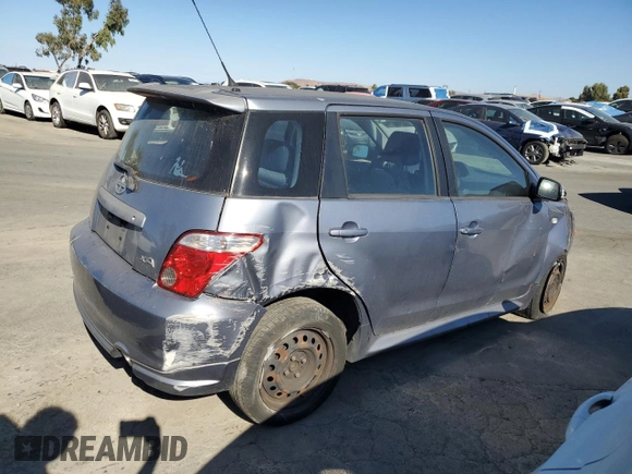 2006 Scion xA z VIN JTKKT624465014796, wystawiony jako Copart lot #70084474 z przebiegiem 156 493 mil mil oraz Szkoda całkowita • Salvage title. Historia ofert i sprzedaży dostępna na DreamBid. Obrazek 3.