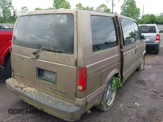 2004 Chevrolet Astro z VIN 1GNEL19X14B103027, wystawiony jako IAAI lot #42238802 z przebiegiem 155 347 mil mil oraz . Historia ofert i sprzedaży dostępna na DreamBid. Obrazek 4.