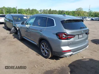 2024 BMW X3 xDrive30i z VIN 5UX53DP09R9U54829, wystawiony jako IAAI lot #42347838 z przebiegiem 36 992 mil mil oraz . Historia ofert i sprzedaży dostępna na DreamBid. Obrazek 3.