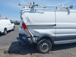 2016 Ford Transit Cargo z VIN 1FTYR1YM0GKB55605, wystawiony jako IAAI lot #42211489 z przebiegiem Nie podano mil oraz . Historia ofert i sprzedaży dostępna na DreamBid. Obrazek 20.