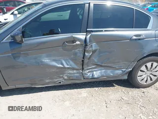 2008 Honda Accord LX z VIN 1HGCP26398A058704, wystawiony jako IAAI lot #42300960 z przebiegiem 206 121 mil mil oraz . Historia ofert i sprzedaży dostępna na DreamBid. Obrazek 6.